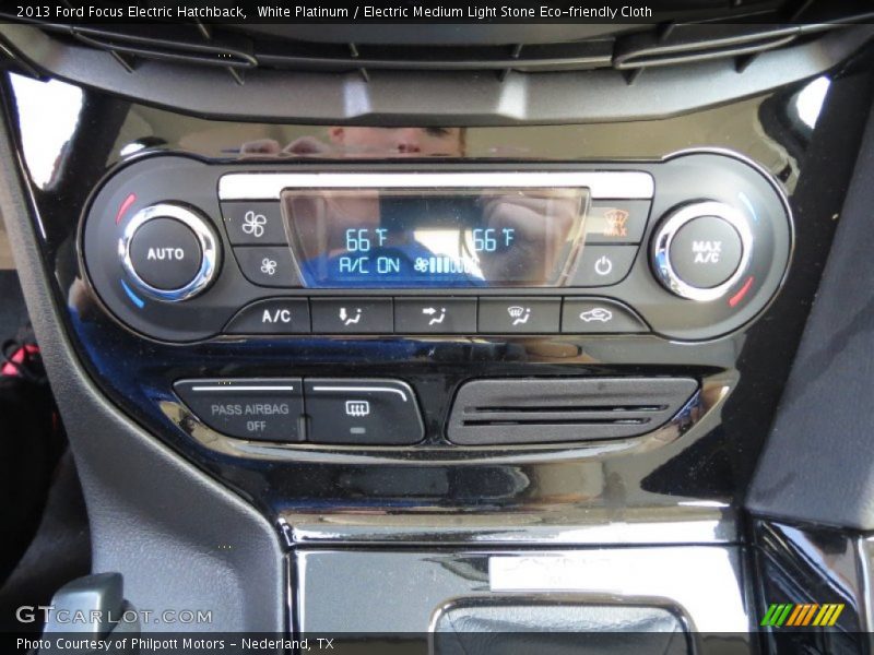 Controls of 2013 Focus Electric Hatchback