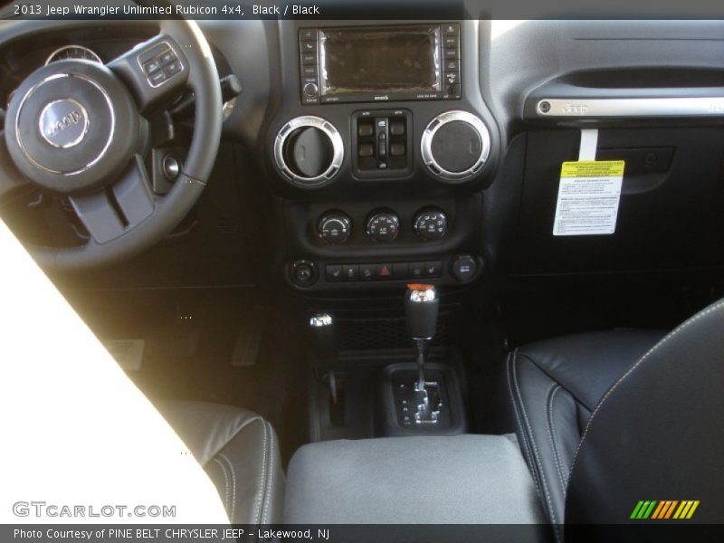 Controls of 2013 Wrangler Unlimited Rubicon 4x4