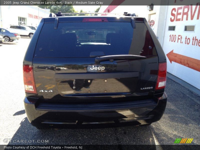 Black / Medium Slate Gray 2005 Jeep Grand Cherokee Laredo 4x4