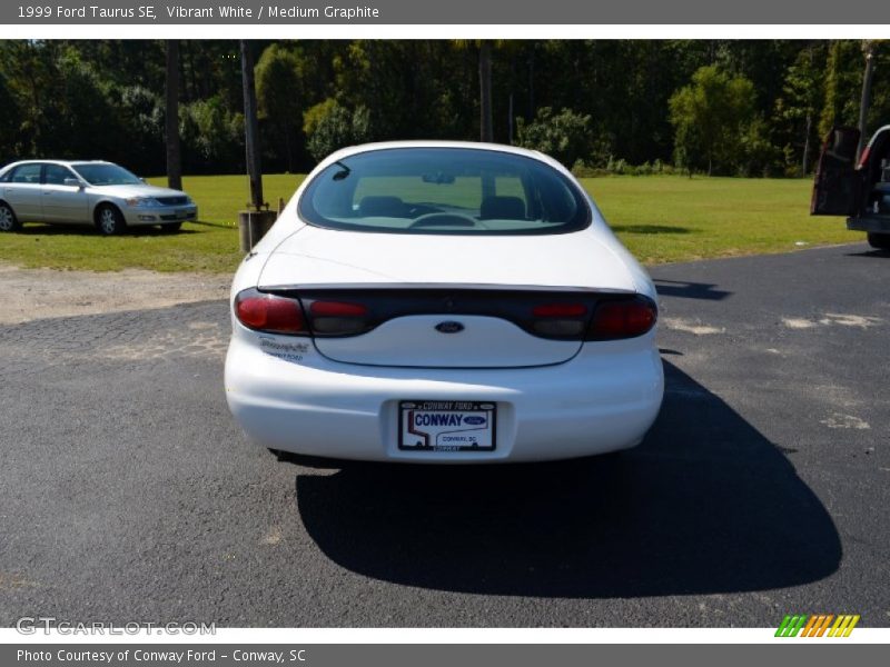 Vibrant White / Medium Graphite 1999 Ford Taurus SE