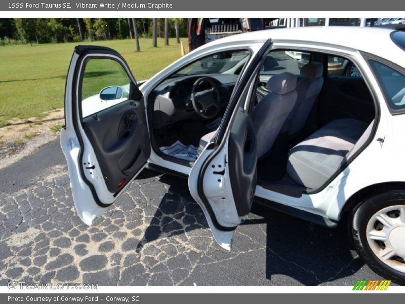 Vibrant White / Medium Graphite 1999 Ford Taurus SE