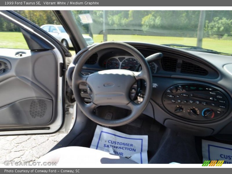 Vibrant White / Medium Graphite 1999 Ford Taurus SE