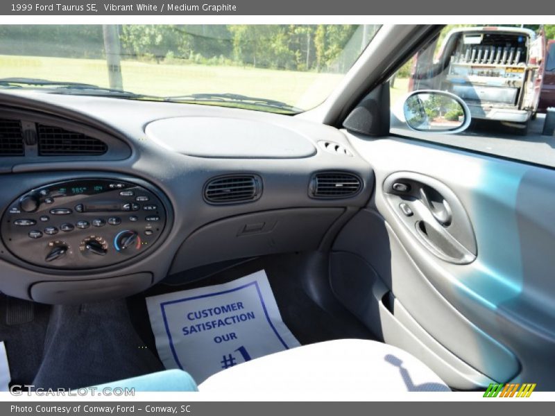 Vibrant White / Medium Graphite 1999 Ford Taurus SE