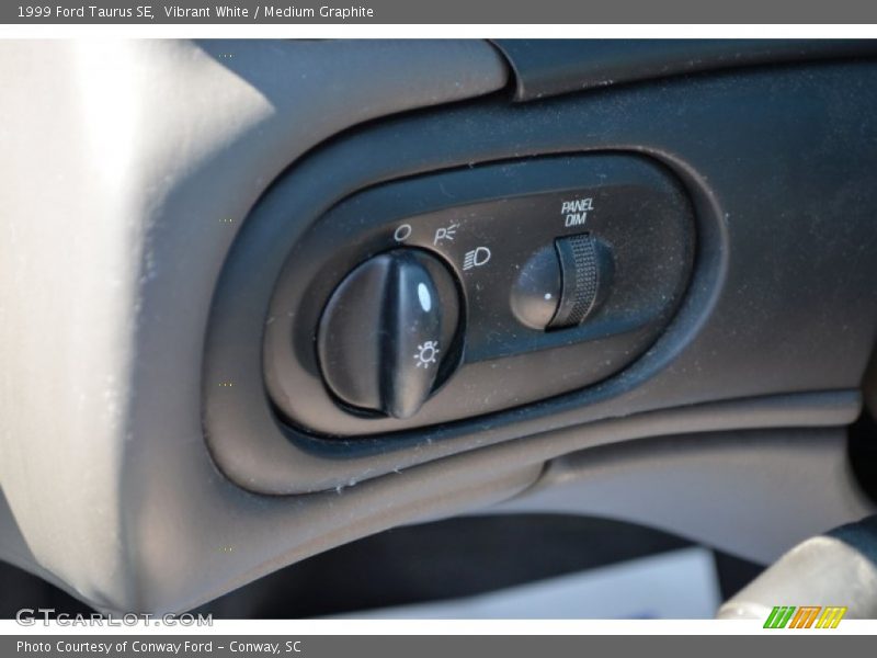 Vibrant White / Medium Graphite 1999 Ford Taurus SE