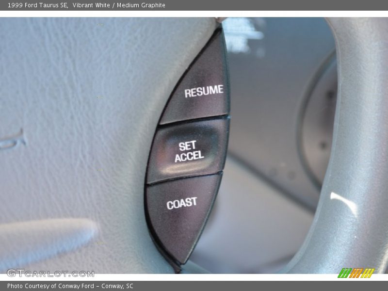 Vibrant White / Medium Graphite 1999 Ford Taurus SE