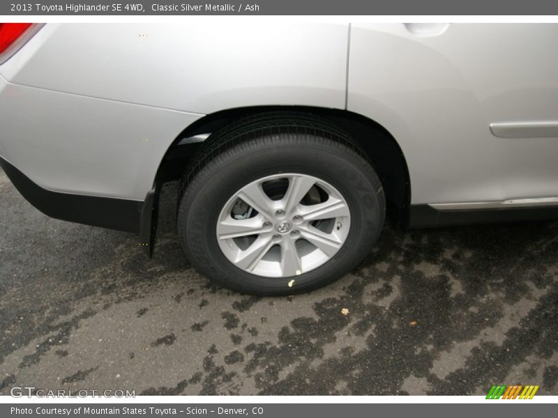 Classic Silver Metallic / Ash 2013 Toyota Highlander SE 4WD