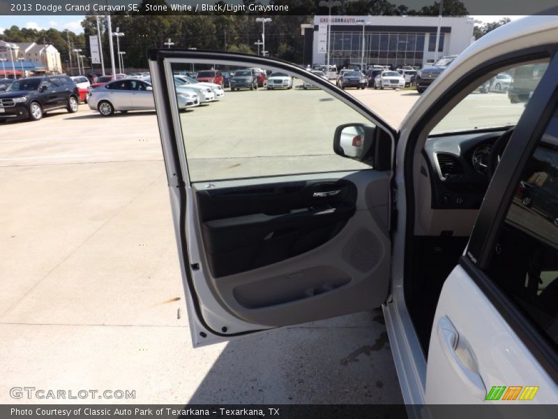 Stone White / Black/Light Graystone 2013 Dodge Grand Caravan SE