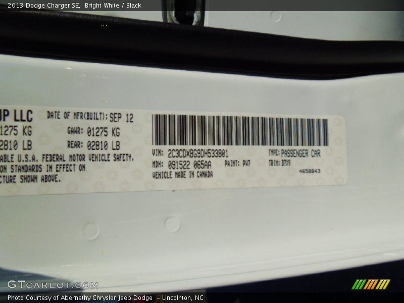 Bright White / Black 2013 Dodge Charger SE
