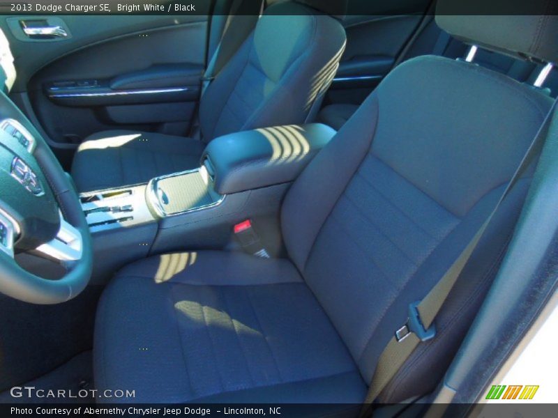 Bright White / Black 2013 Dodge Charger SE