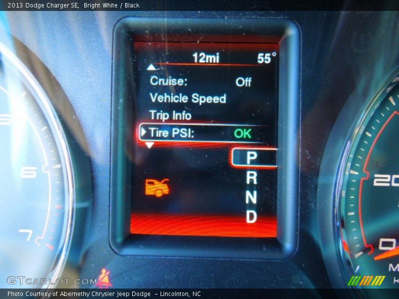 Bright White / Black 2013 Dodge Charger SE