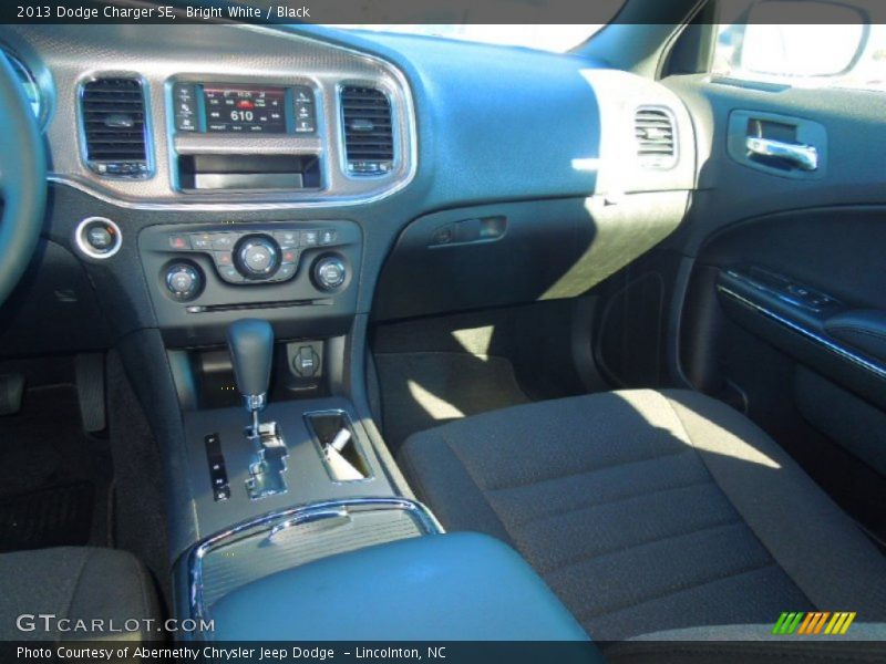 Bright White / Black 2013 Dodge Charger SE