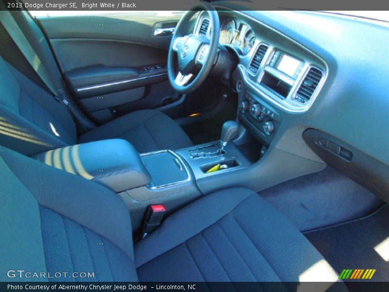 Bright White / Black 2013 Dodge Charger SE