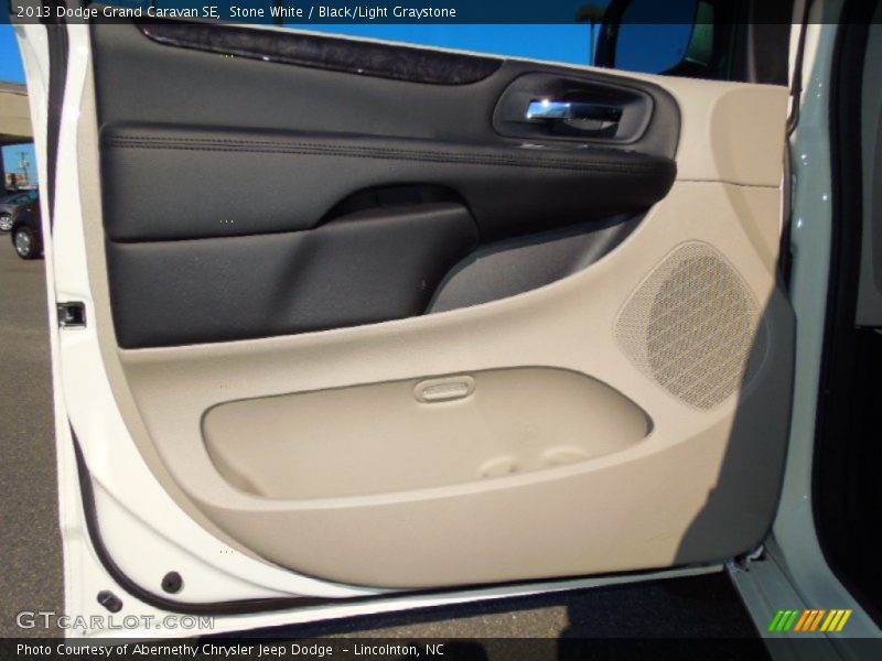 Stone White / Black/Light Graystone 2013 Dodge Grand Caravan SE