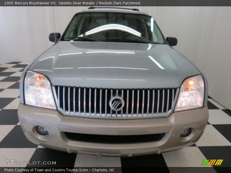 Satellite Silver Metallic / Medium Dark Parchment 2005 Mercury Mountaineer V6