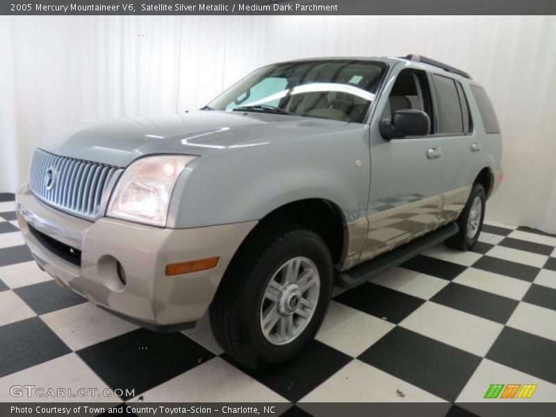 Satellite Silver Metallic / Medium Dark Parchment 2005 Mercury Mountaineer V6