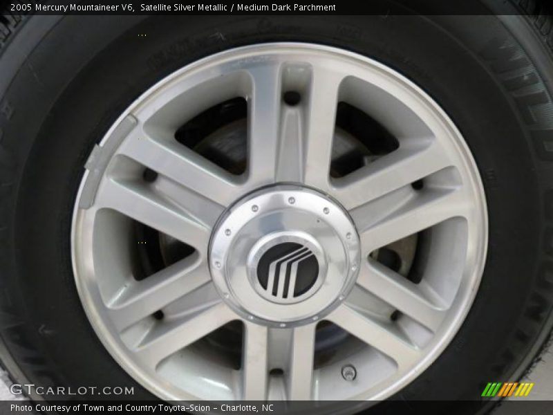 Satellite Silver Metallic / Medium Dark Parchment 2005 Mercury Mountaineer V6