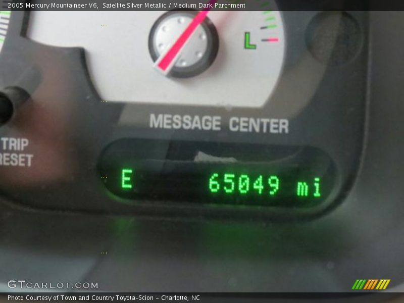 Satellite Silver Metallic / Medium Dark Parchment 2005 Mercury Mountaineer V6