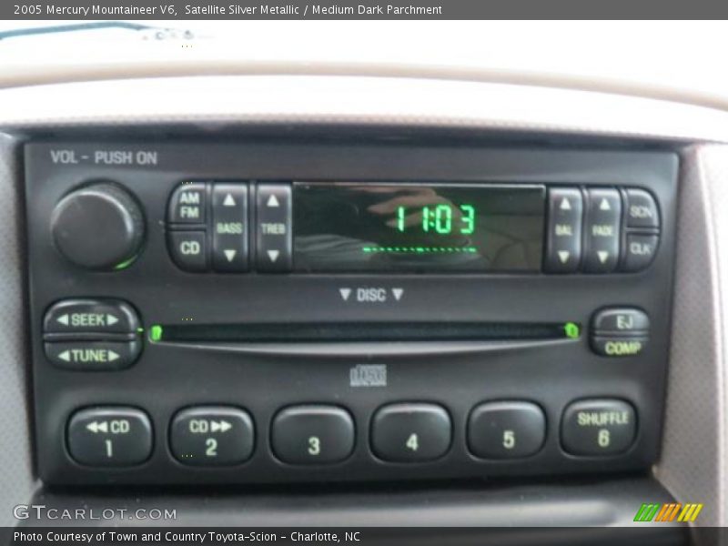 Satellite Silver Metallic / Medium Dark Parchment 2005 Mercury Mountaineer V6