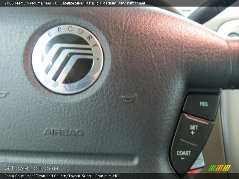 Satellite Silver Metallic / Medium Dark Parchment 2005 Mercury Mountaineer V6