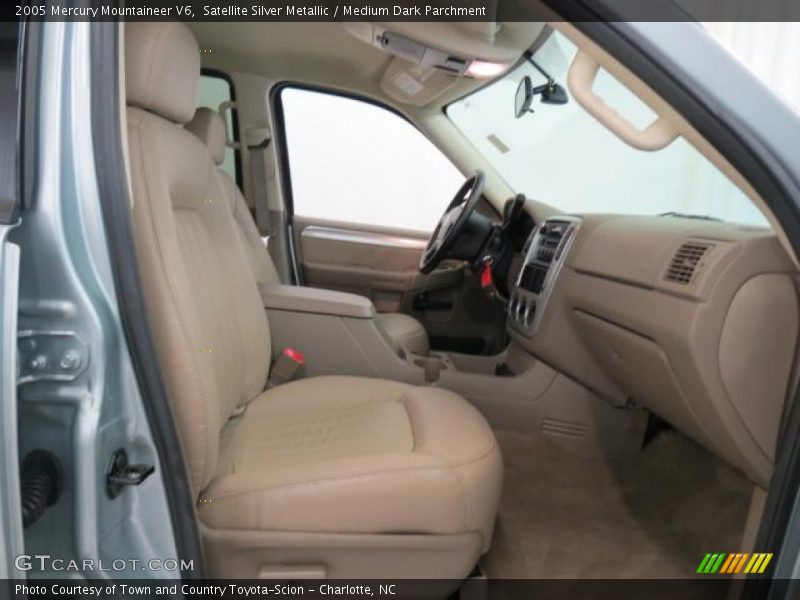Satellite Silver Metallic / Medium Dark Parchment 2005 Mercury Mountaineer V6