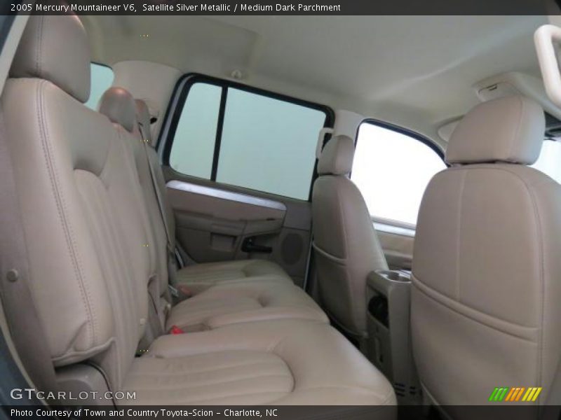 Satellite Silver Metallic / Medium Dark Parchment 2005 Mercury Mountaineer V6
