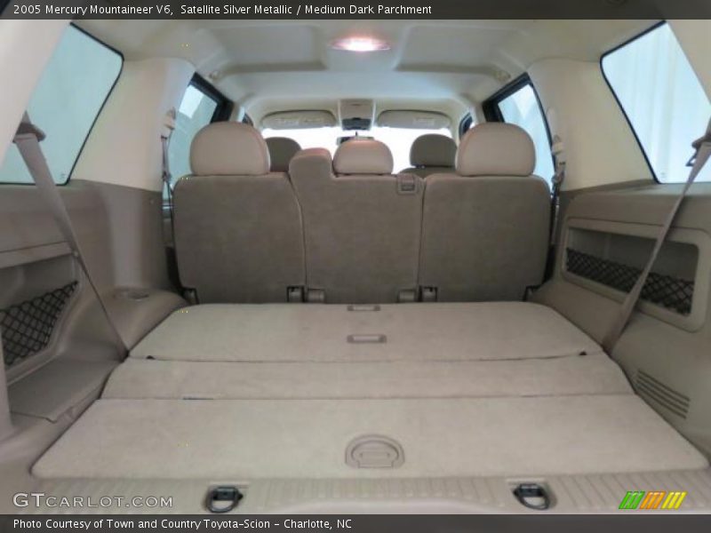  2005 Mountaineer V6 Trunk