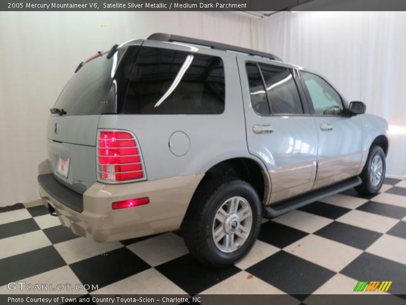 Satellite Silver Metallic / Medium Dark Parchment 2005 Mercury Mountaineer V6