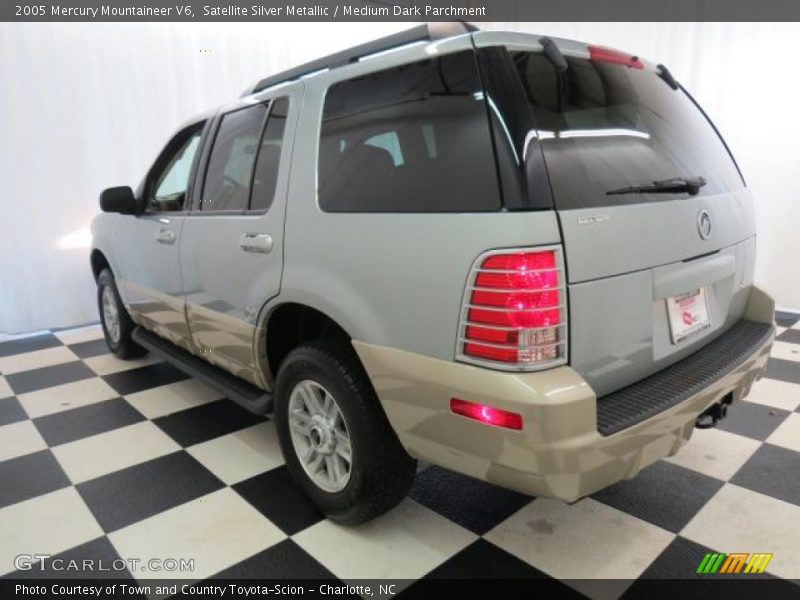 Satellite Silver Metallic / Medium Dark Parchment 2005 Mercury Mountaineer V6