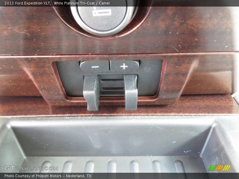 White Platinum Tri-Coat / Camel 2013 Ford Expedition XLT