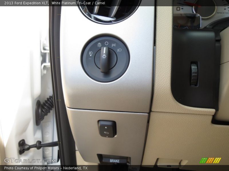 White Platinum Tri-Coat / Camel 2013 Ford Expedition XLT