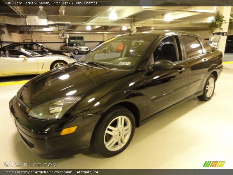 Pitch Black / Dark Charcoal 2000 Ford Focus SE Sedan