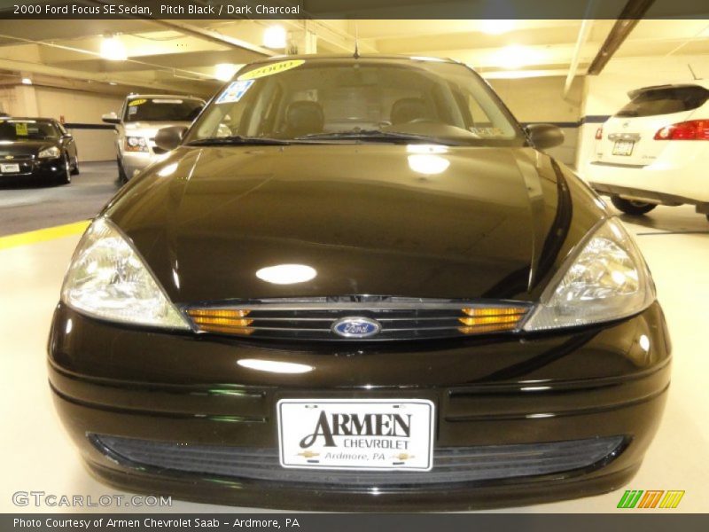 Pitch Black / Dark Charcoal 2000 Ford Focus SE Sedan