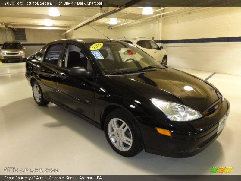 Pitch Black / Dark Charcoal 2000 Ford Focus SE Sedan