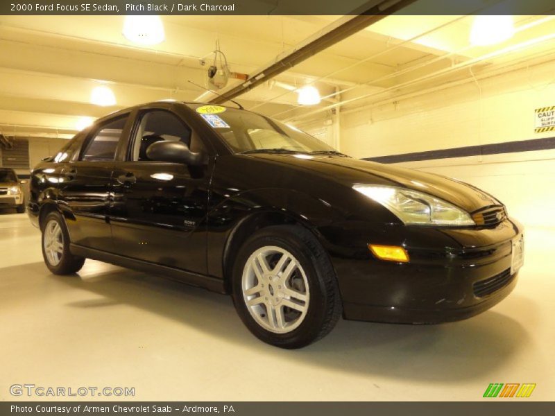 Pitch Black / Dark Charcoal 2000 Ford Focus SE Sedan