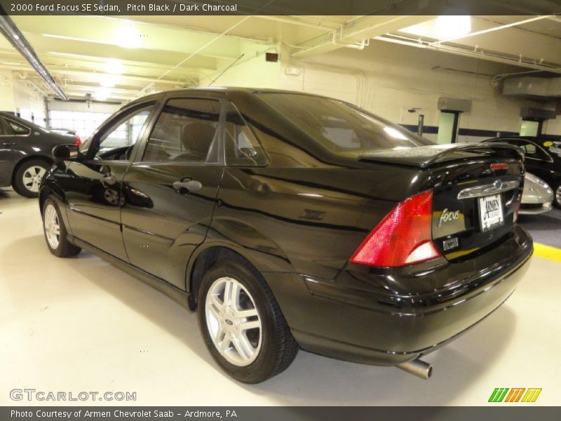 Pitch Black / Dark Charcoal 2000 Ford Focus SE Sedan