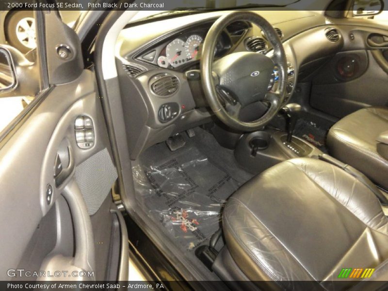 Pitch Black / Dark Charcoal 2000 Ford Focus SE Sedan