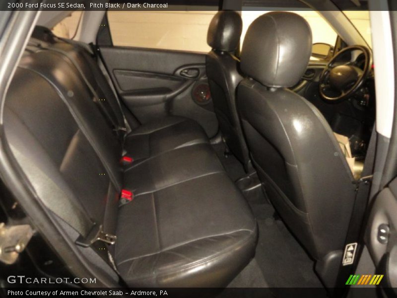Pitch Black / Dark Charcoal 2000 Ford Focus SE Sedan