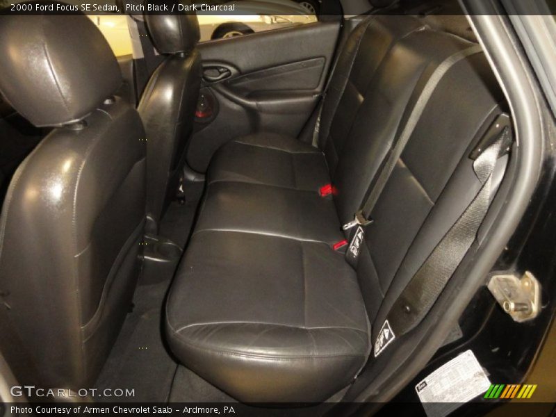 Pitch Black / Dark Charcoal 2000 Ford Focus SE Sedan