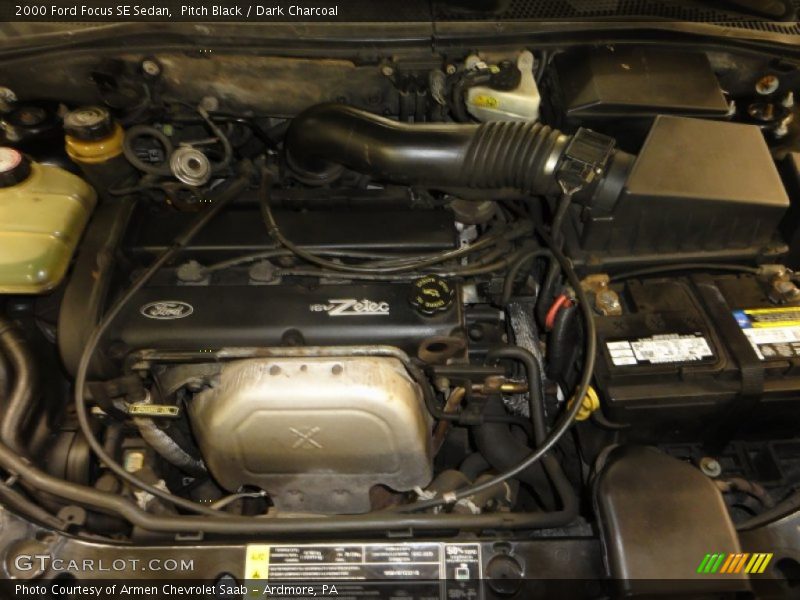 Pitch Black / Dark Charcoal 2000 Ford Focus SE Sedan