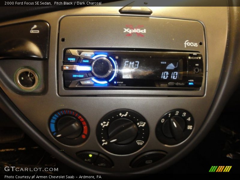 Pitch Black / Dark Charcoal 2000 Ford Focus SE Sedan