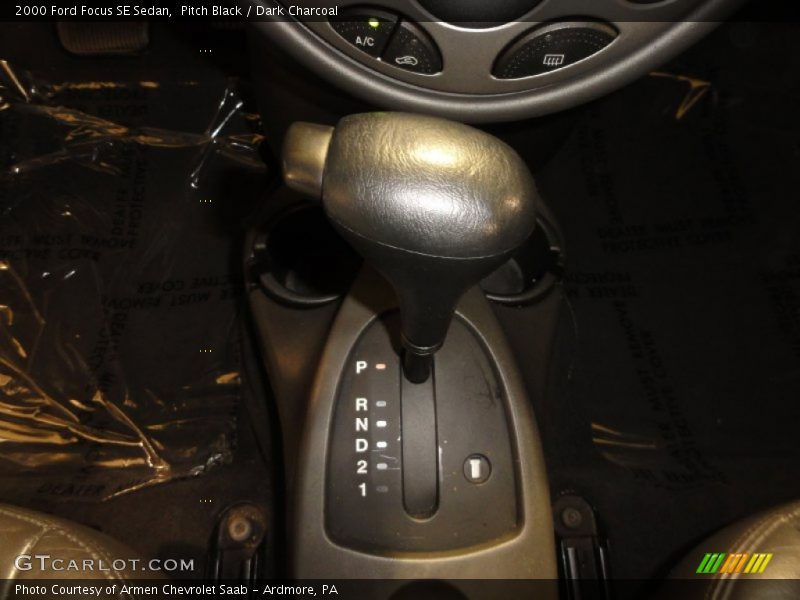 Pitch Black / Dark Charcoal 2000 Ford Focus SE Sedan