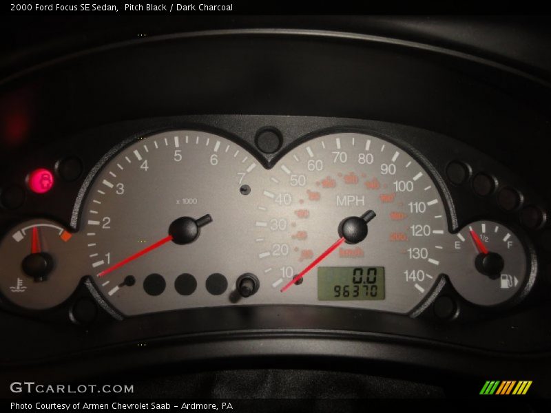 Pitch Black / Dark Charcoal 2000 Ford Focus SE Sedan