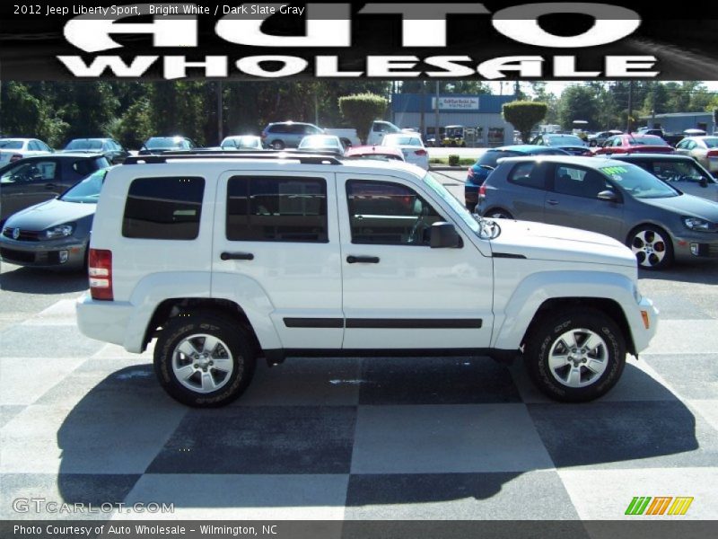 Bright White / Dark Slate Gray 2012 Jeep Liberty Sport