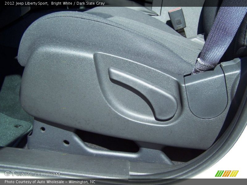 Bright White / Dark Slate Gray 2012 Jeep Liberty Sport
