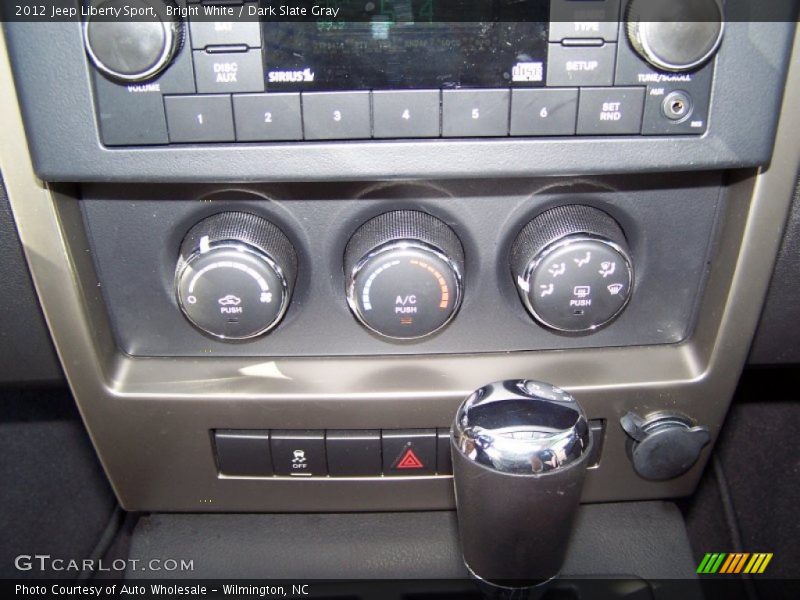 Bright White / Dark Slate Gray 2012 Jeep Liberty Sport