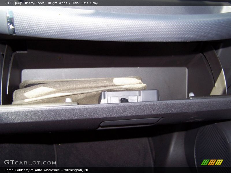 Bright White / Dark Slate Gray 2012 Jeep Liberty Sport