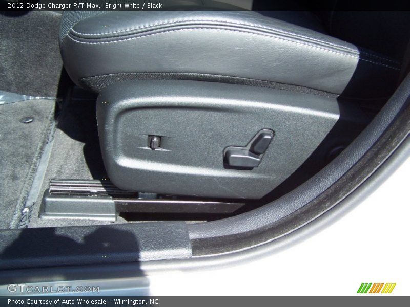 Bright White / Black 2012 Dodge Charger R/T Max