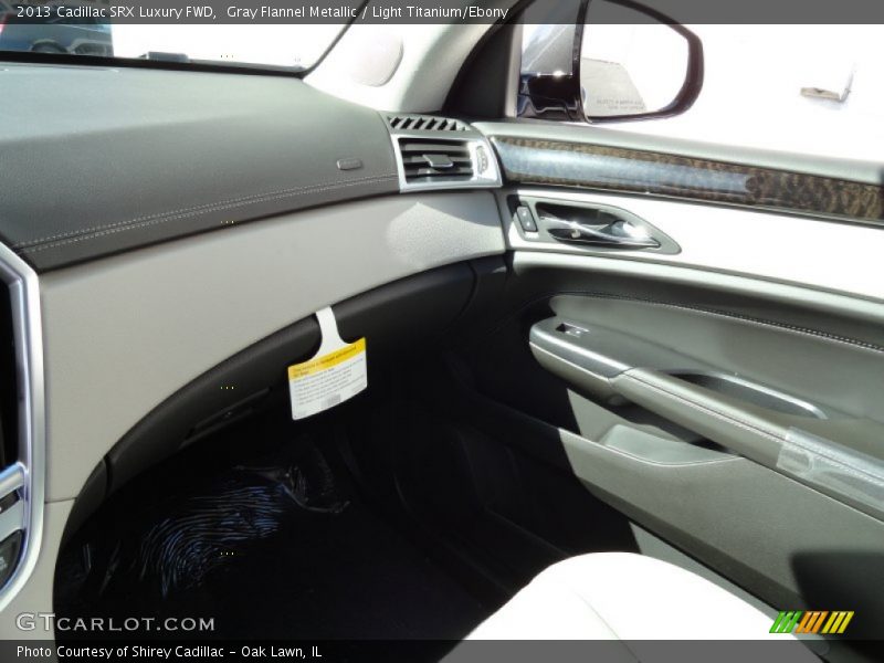 Gray Flannel Metallic / Light Titanium/Ebony 2013 Cadillac SRX Luxury FWD