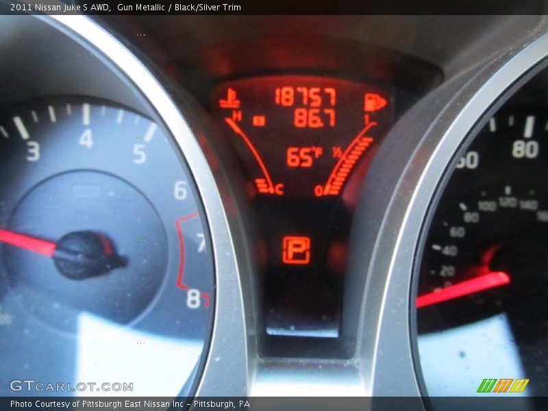 Gun Metallic / Black/Silver Trim 2011 Nissan Juke S AWD