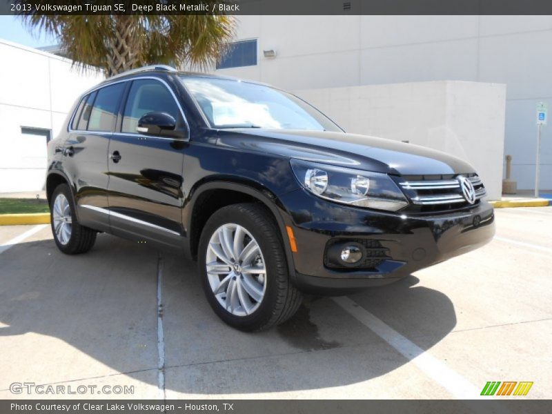 Deep Black Metallic / Black 2013 Volkswagen Tiguan SE